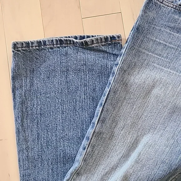 American Eagle favorite flare jeans 👖 - Picture 2 of 7